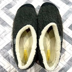 Keen slippers
